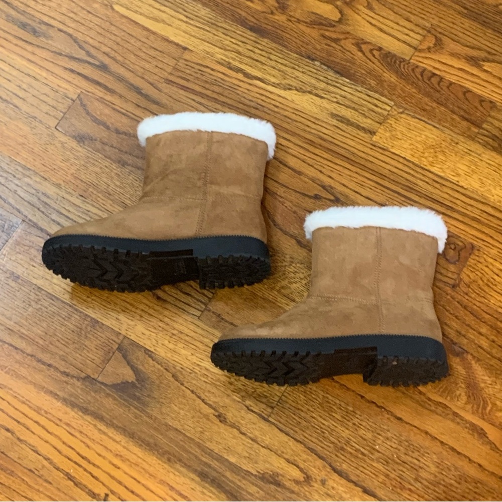 Old Navy Cozy Faux-Suede Faux-Fur Trim Boots Booties Tan Brown Color NWOT
Girls - Picture 5 of 13
